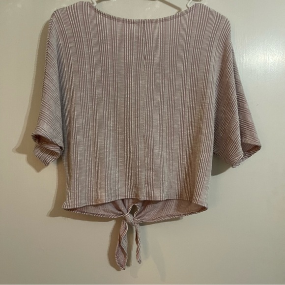 Caution To The Wind Lavender and White Striped Tie-Front Women’s Top Size Small - Picture 5 of 11
